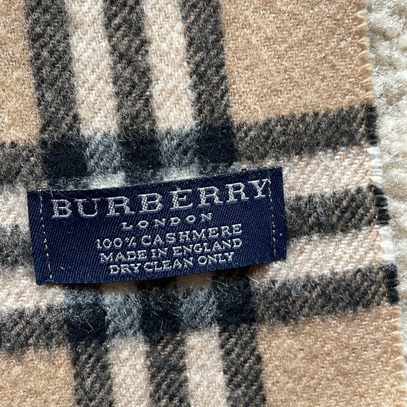 ..  Burberry Checkered Scarf - Picture 2 of 3